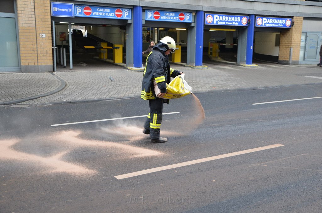 Stadtbus fing Feuer Koeln Muelheim Frankfurterstr Wiener Platz P344.JPG
